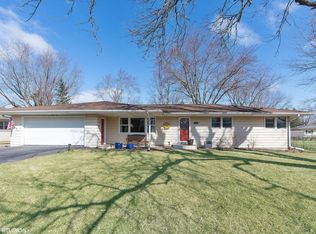 121 Nichols Dr, Sycamore, IL 60178