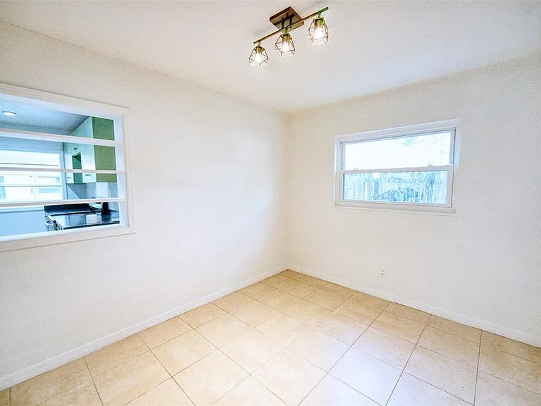 2317 Harris St — Photo 8