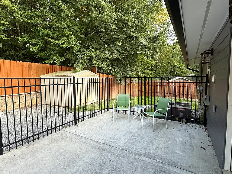 1019 Oakville Ln — Photo 11