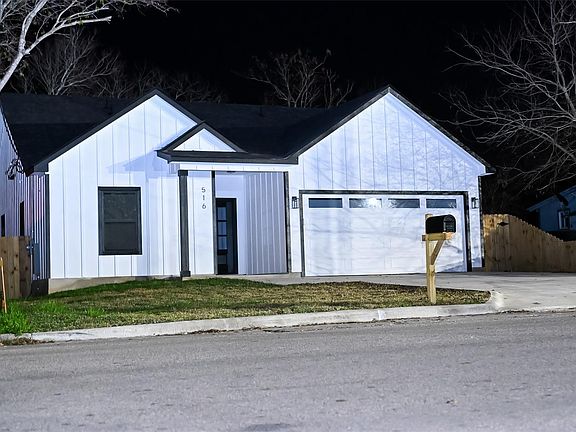 2nd image of 516 N Hackberry Ave