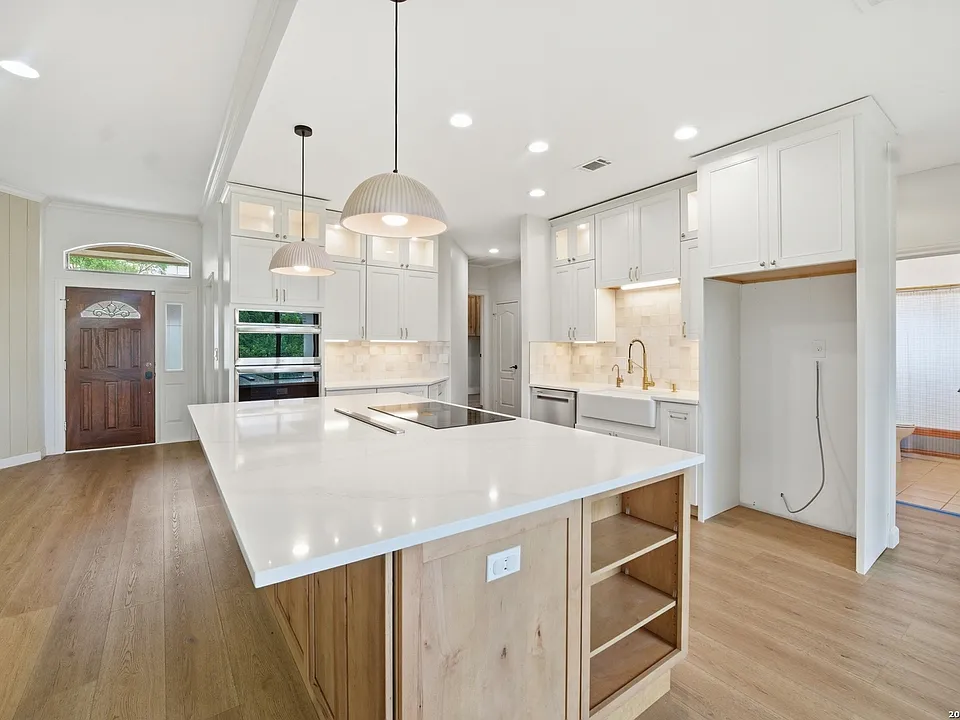 204 Tapatio Dr W
