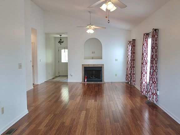 2nd image of 881 Lauderdale Dr