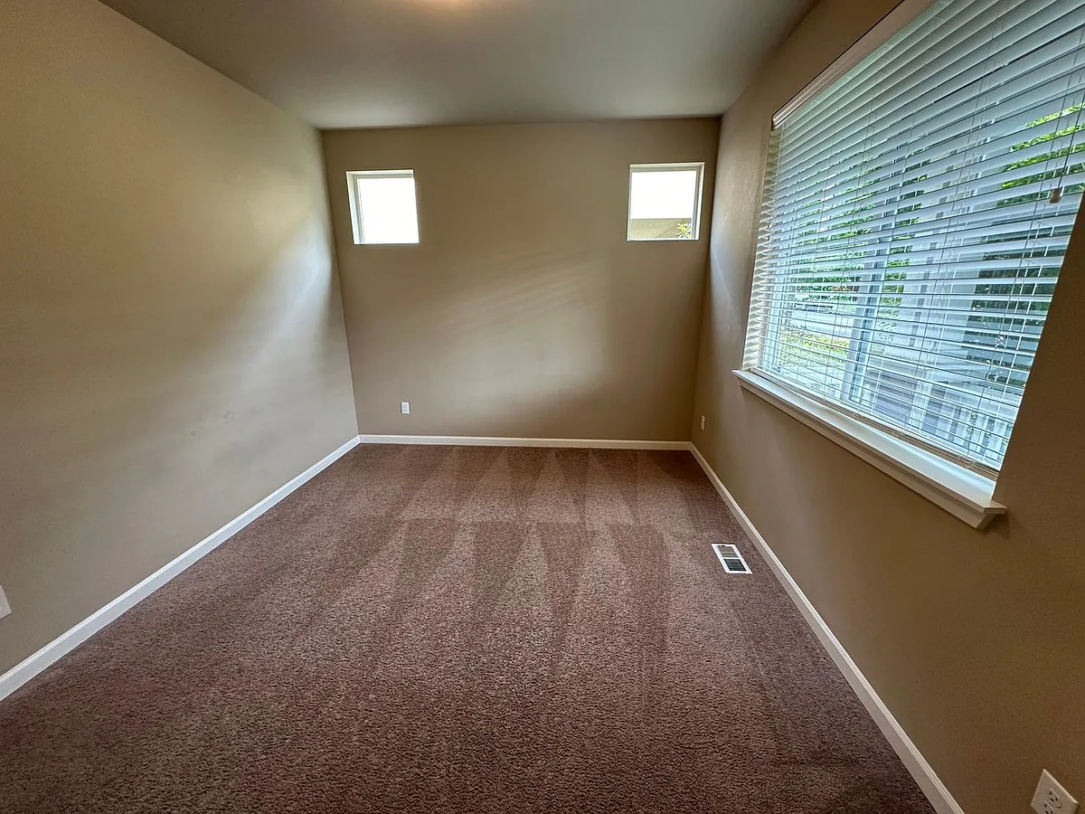Building Photo - 1415 Grindstone Dr SE