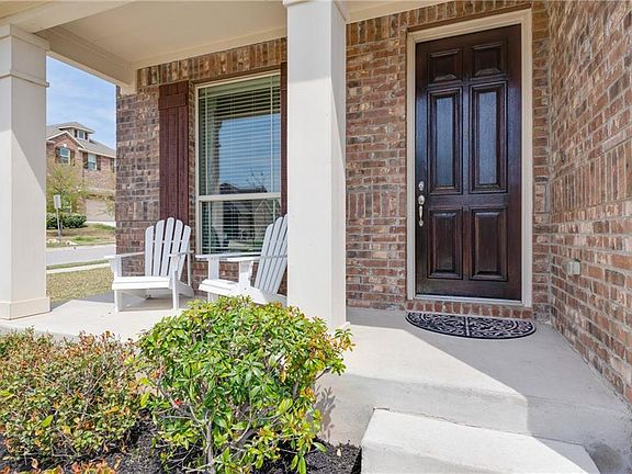 3rd image of 101 Lake Texana Ct