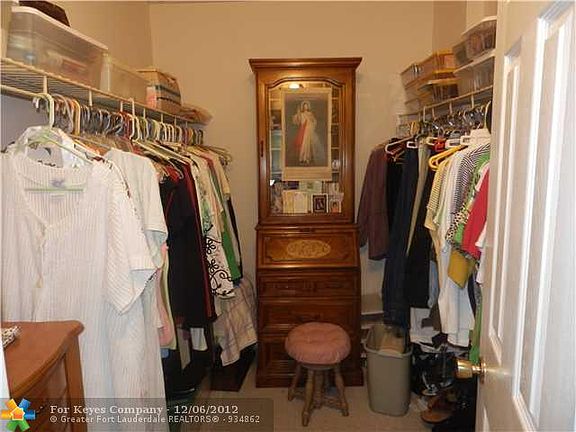 4th image of 1040 SE 4th Ave APT 323