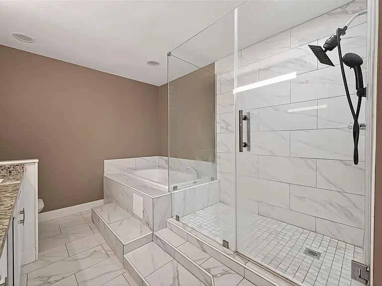 24006 Lone Elm Dr — Photo 17