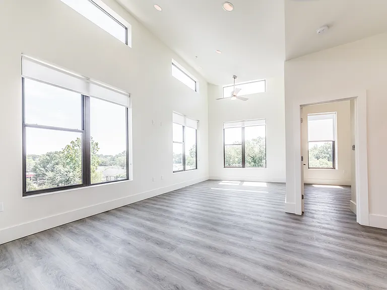 436 E Vermilion St #403 — Photo 1