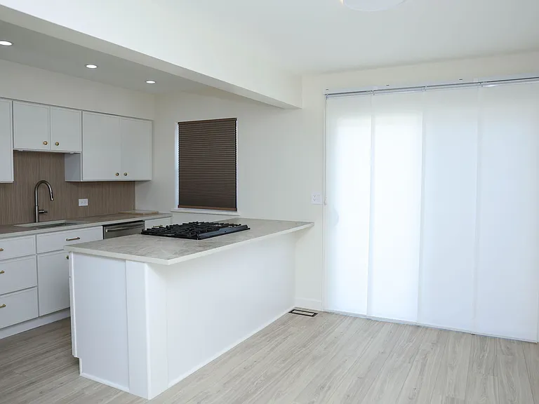 1722 Ardwick Dr — Photo 3