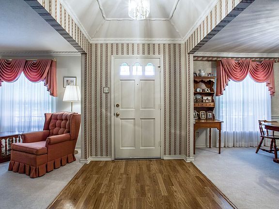 2nd image of 1109 Chapel Creek Ct