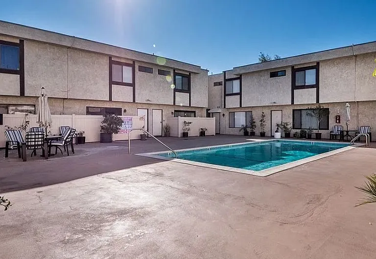 4919 Laurel Canyon Blvd #5 — Photo 2