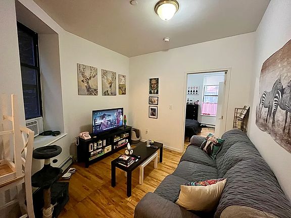 4th image of 122 Allen St #6A