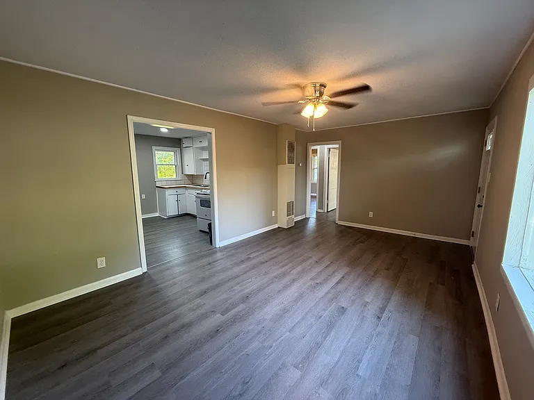 1606 S Aberdeen St — Photo 6