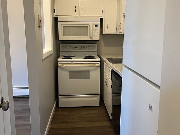 2nd image of 4906 Chalet Dr #511