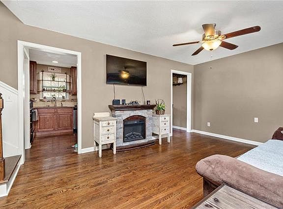 4th image of 1428 Park Ln