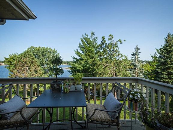 3rd image of 15861 Garden View Dr