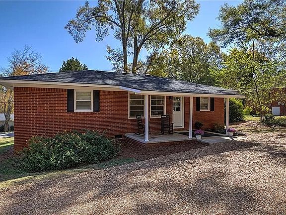 2nd image of 195 Floral Dr