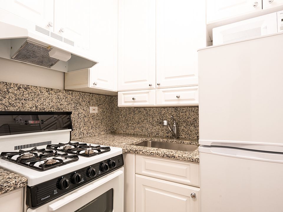 1st image of 330 W 58th St APT 15M