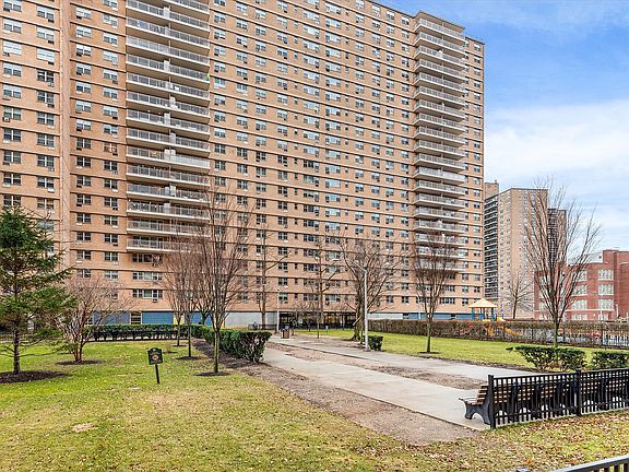 3rd image of 460 Neptune Ave APT 22H