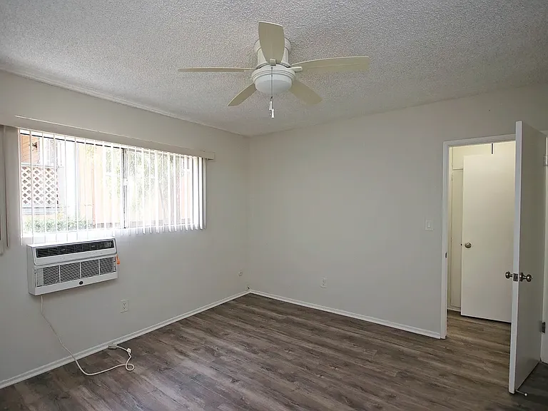 567 N Holliston Ave #1 — Photo 20