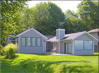 7447 Maxwelton Rd, Clinton, WA 98236