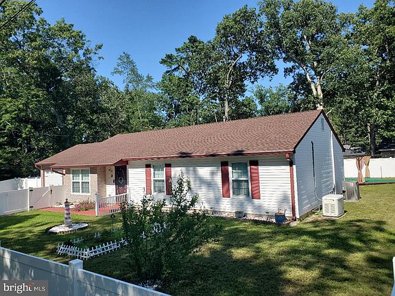 3rd image of 28 Geranium St