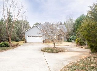 162 S Oak Pointe Dr, Seneca, SC 29672