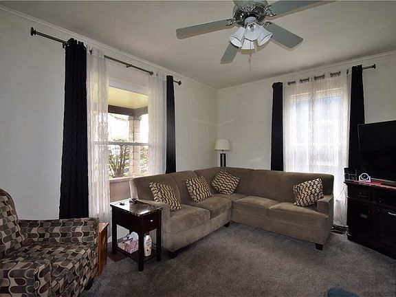 5th image of 32 Beckman Ave