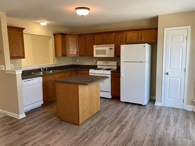 2728 Hunters Crest Dr — Photo 14