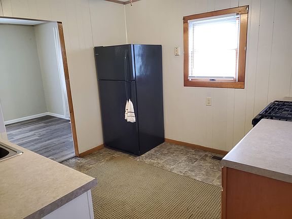 4th image of 5585 Evergreen Ave