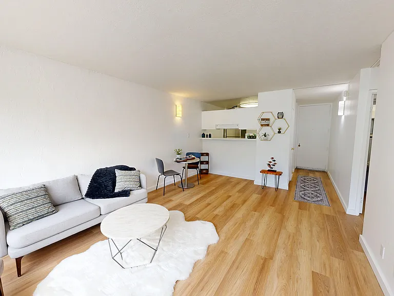 2055 Sacramento Street — Photo 13