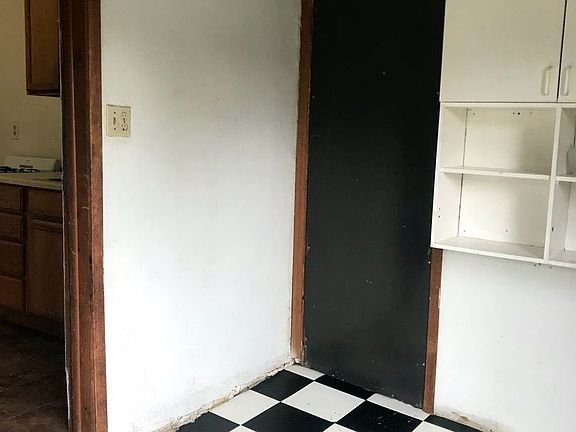 4th image of 1027 Goodhue Blvd #3
