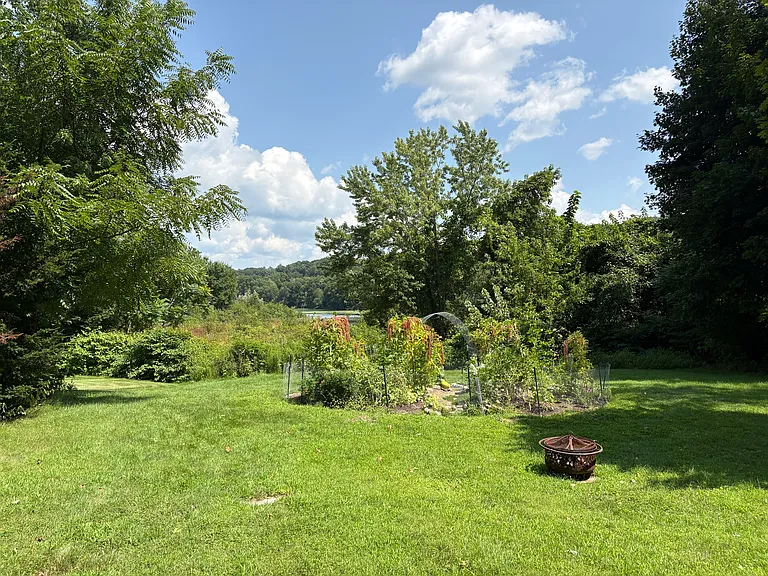 231 River Dr #2 — Photo 15