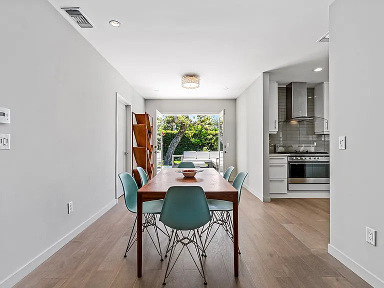 1216 Greenacre Ave — Photo 14