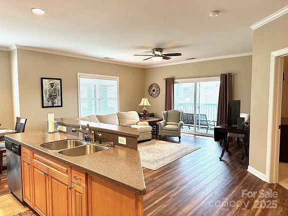 3rd image of 181 Birkdale Ct #D5