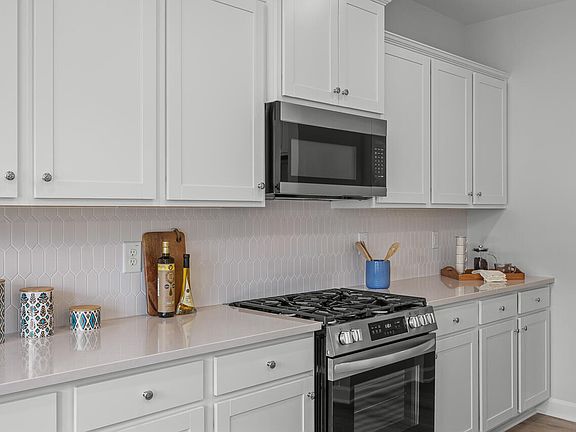 4th image of 315 Gregory Village Dr