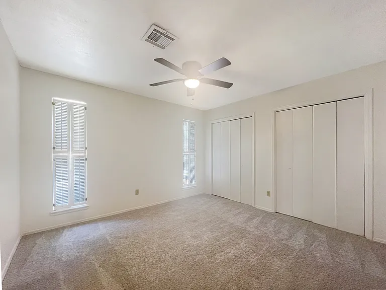 2604 NE Garden Ln — Photo 18