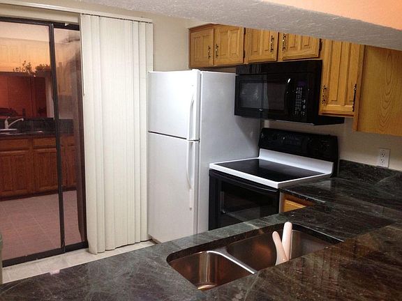 3rd image of 6512 Hickock Dr #8D