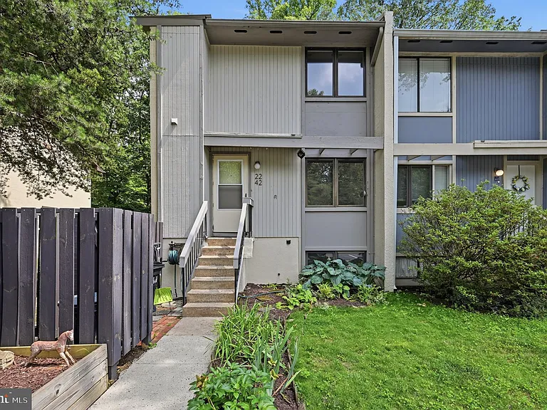 2242 Cartwright Pl — Photo 1