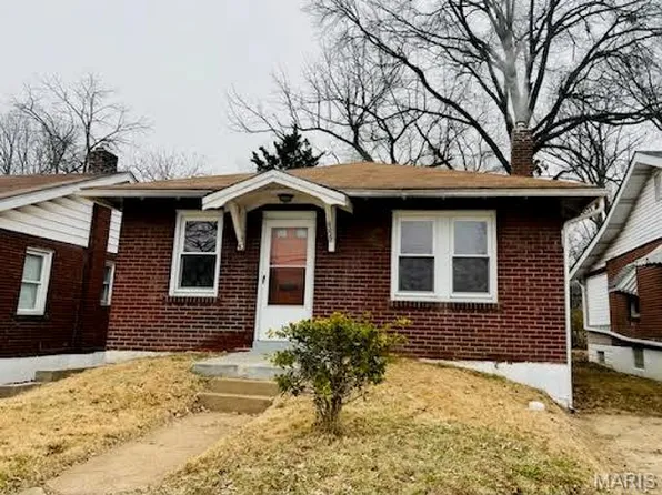 8227 Braddock Dr, Saint Louis, MO 63132
