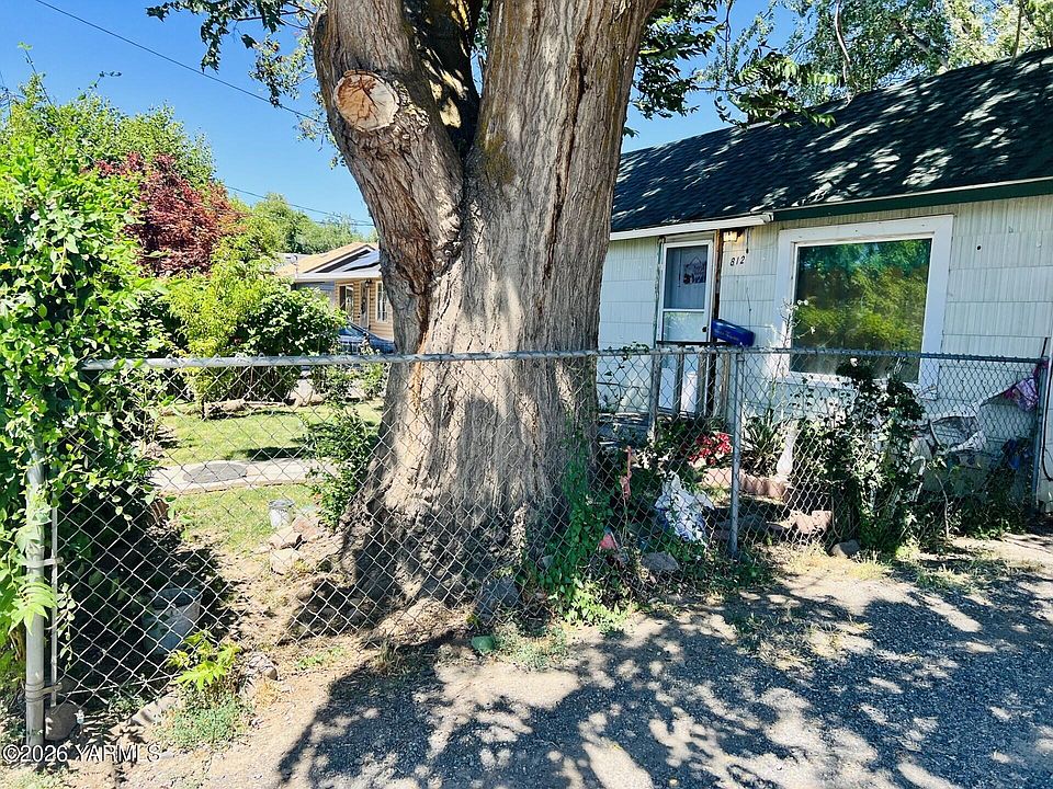 2nd image of 812 Washington Ave