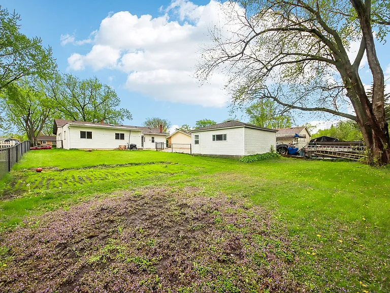 670 Lakeview Ln — Photo 39