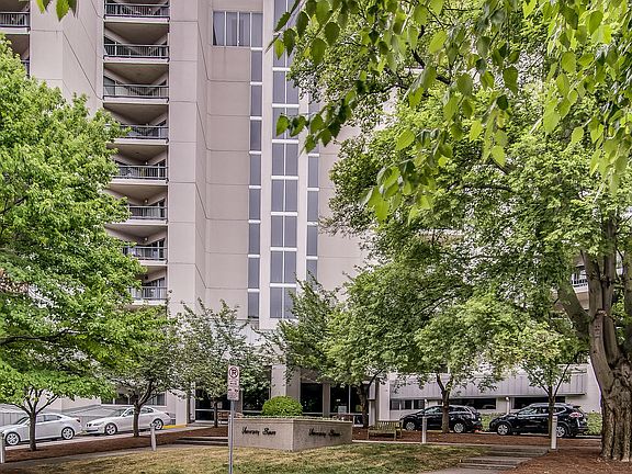 3rd image of 900 19th Ave S APT 203