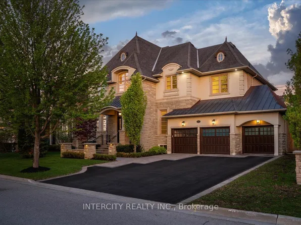 233 Carisbrooke Cir, Aurora, ON L4G 0K4