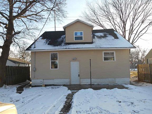 3rd image of 608 W Lusher Ave