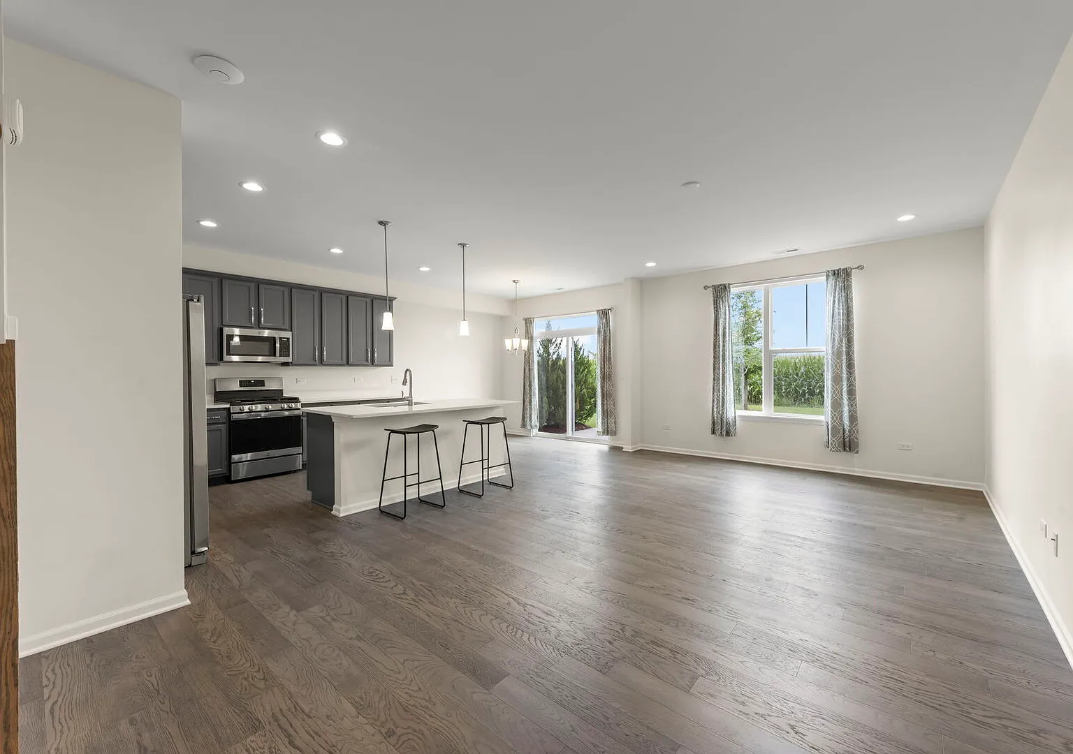 2 bed, 2.5 bath, 1700 sqft, $2,890 — Photo 3