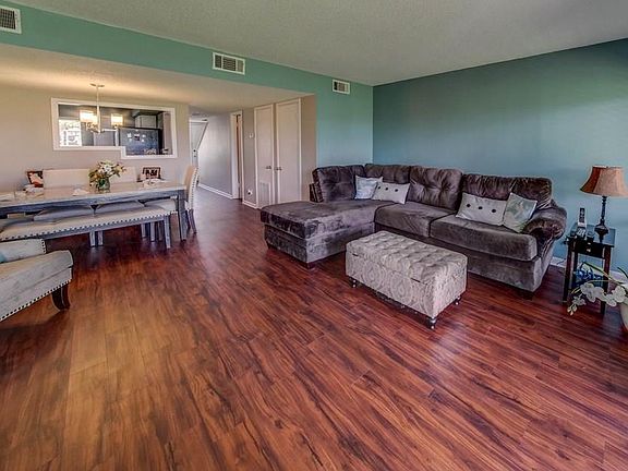 5th image of 52 Club House Dr APT 106