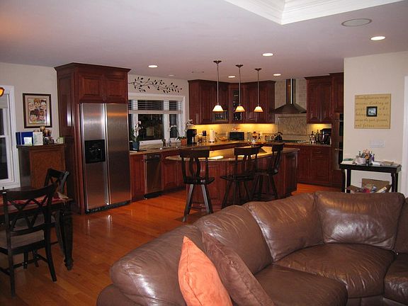 5th image of 155 Bland Ave