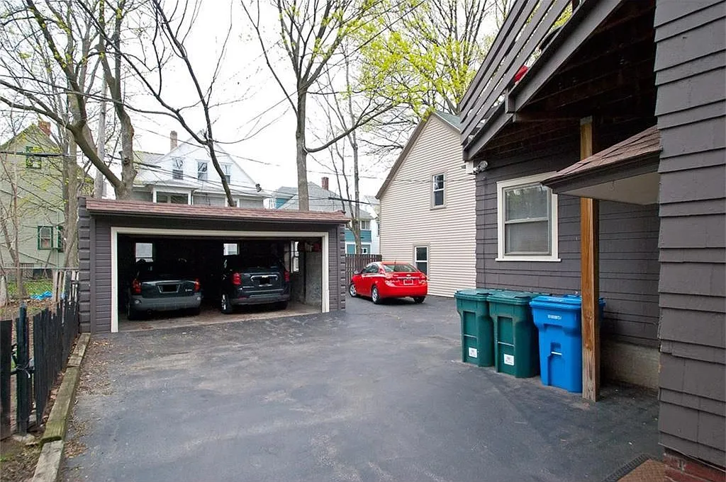 3 bed, $2,190 — Photo 2