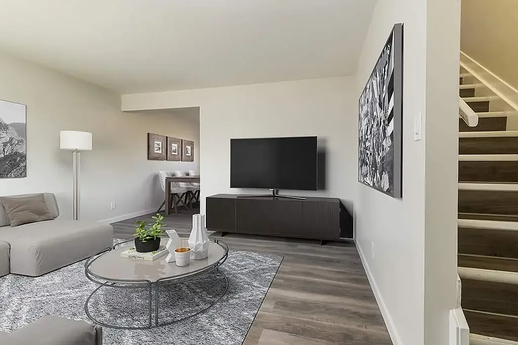 George Court — Photo 1