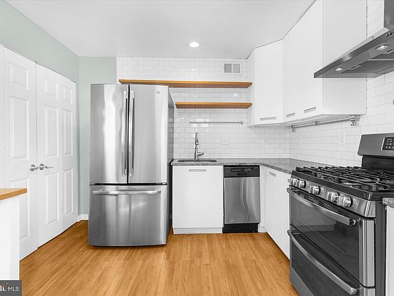 4th image of 1933 Clearview Ave